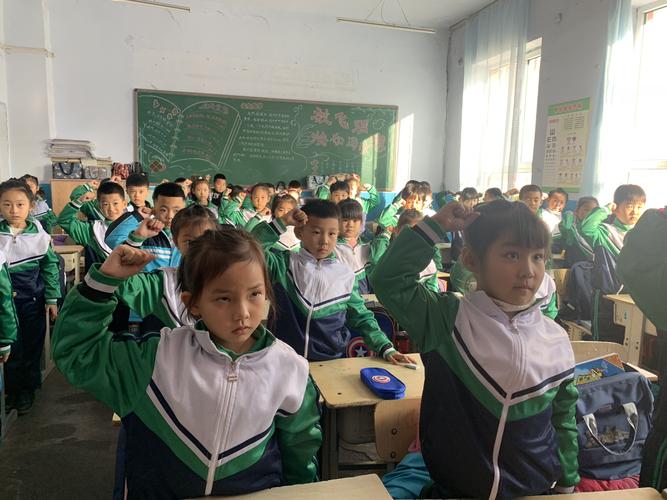 飄揚的紅領巾，光榮的少先隊——朝陽鎮中心小學少先隊隊前教育活動